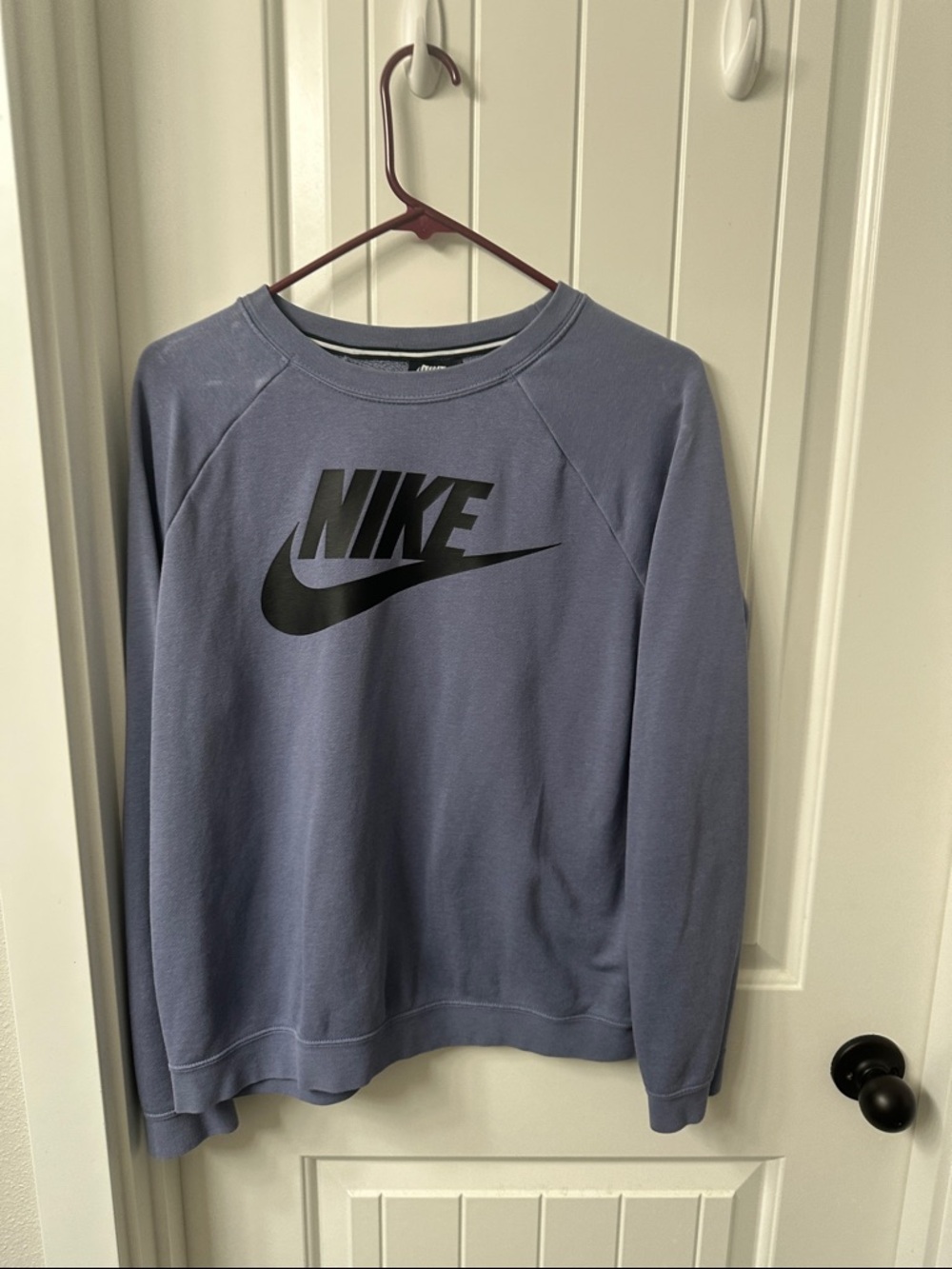 Nike Women’s Crewneck Sweatshirt in Dusty Lavender with Black Swoosh